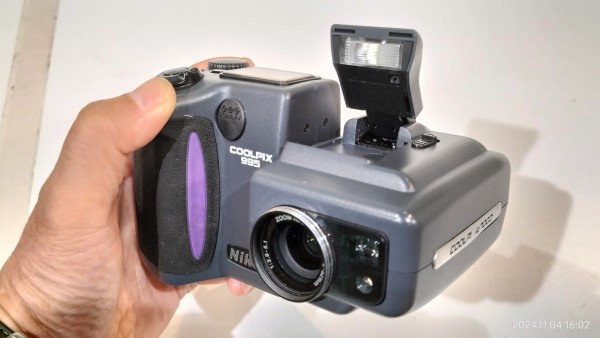 2001/平成13/Nikon/COOLPIX/E995/300万画素/スイバル/スピードライト