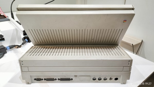 1989/平成1/Apple/Macintosh Portable/Apple初のポータブル機/68HC000