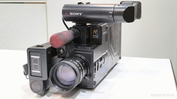 1985/昭和60/SONY/CCD-V8AF/初代8ミリビデオカメラCCD-V8のAF追加版/ : Extinct Media Museum |  絶滅メディア博物館