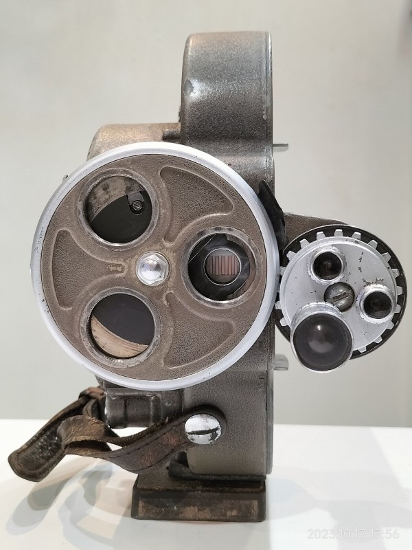 BELL & HOWELL 70-DR 動作未確認