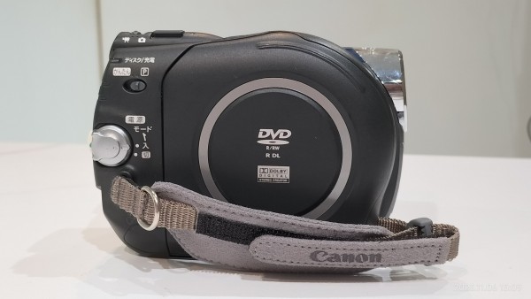 キャノン　IVIS DC300 アイビスビデオカメラ Amazon | Canon DVDビデオカメラ iVIS (アイビス) DC300 iVIS