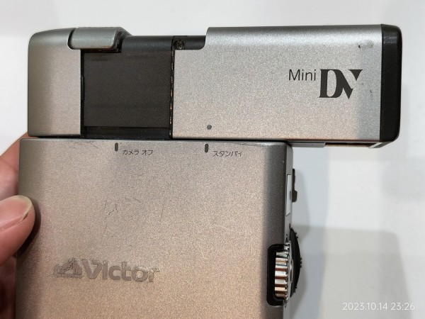 1995/平成7/Victor/GR-DV1/縦型ビデオカメラデザインの元祖/液晶