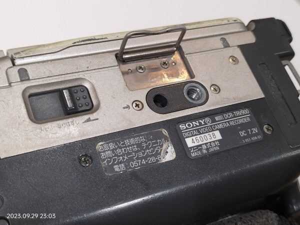 1998/平成10/SONY/DCR-TRV900/Handycam/小型ボディに3CCDを搭載した