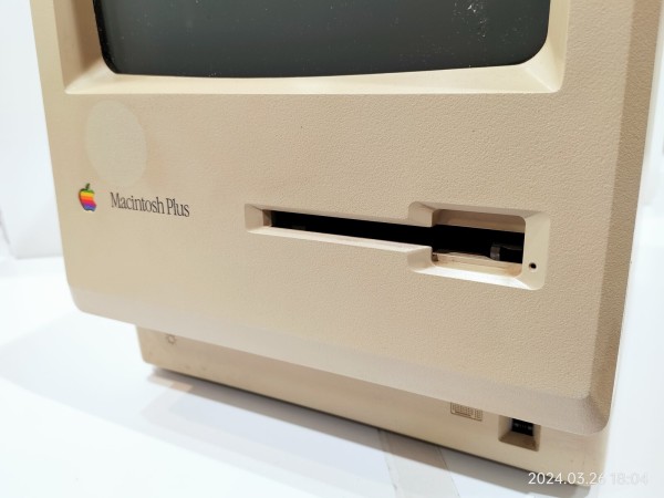 1986/平成8/Apple/Macintosh Plus/Motorola 68000 @ 7.8 MHz/1MB