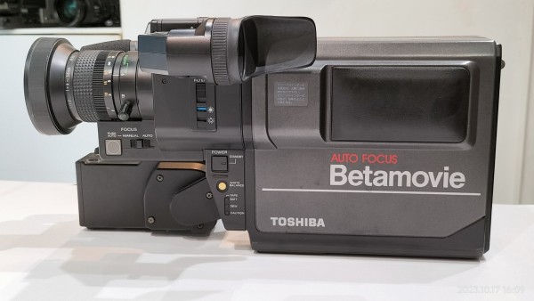 フィルムカメラ TOSHIBA CCD Betamovie BM-T33 フィルムカメラ TOSHIBA CCD Betamovie BM-T33 TOSHIBA CCD