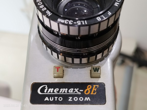 1960/昭和35年/瓜生精機/Cinemax 8E AUTO ZOOM/TTL測光/光学3倍ズーム/3本ターレットのCINEMAX-8  TRIAUTOのズームレンズ版/ : Extinct Media Museum | 絶滅メディア博物館