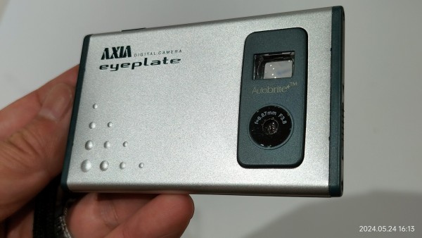 8mm厚130万画素カードカメラ「eyeplate mega」レポート