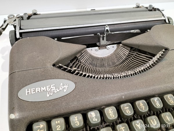 ヘルメス　タイプライター　ヘルメスベビー Hermes Baby Typewriter - TYPEWRITER TRAVELER