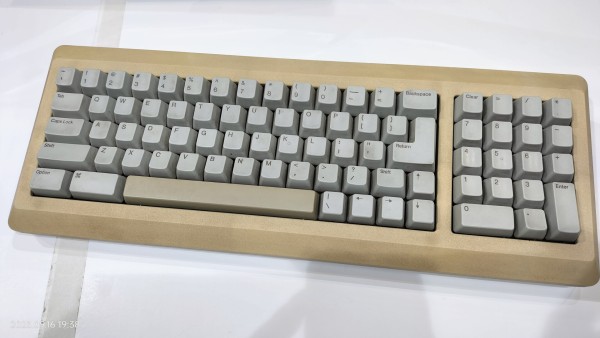 1986/昭和61/Apple/M0110A/Macintosh Plus付属キーボード/ALPS軸/日本製/ : Extinct Media  Museum | 絶滅メディア博物館