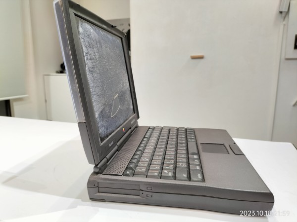 1996/平成8/Apple/PowerBook 1400cs/BookCover/PowerPC603e/11.3インチ