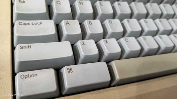 1986/昭和61/Apple/M0110A/Macintosh Plus付属キーボード/ALPS軸 1986/昭和61/Apple/M0110A/Macintosh Plus付属キーボード/ALPS軸