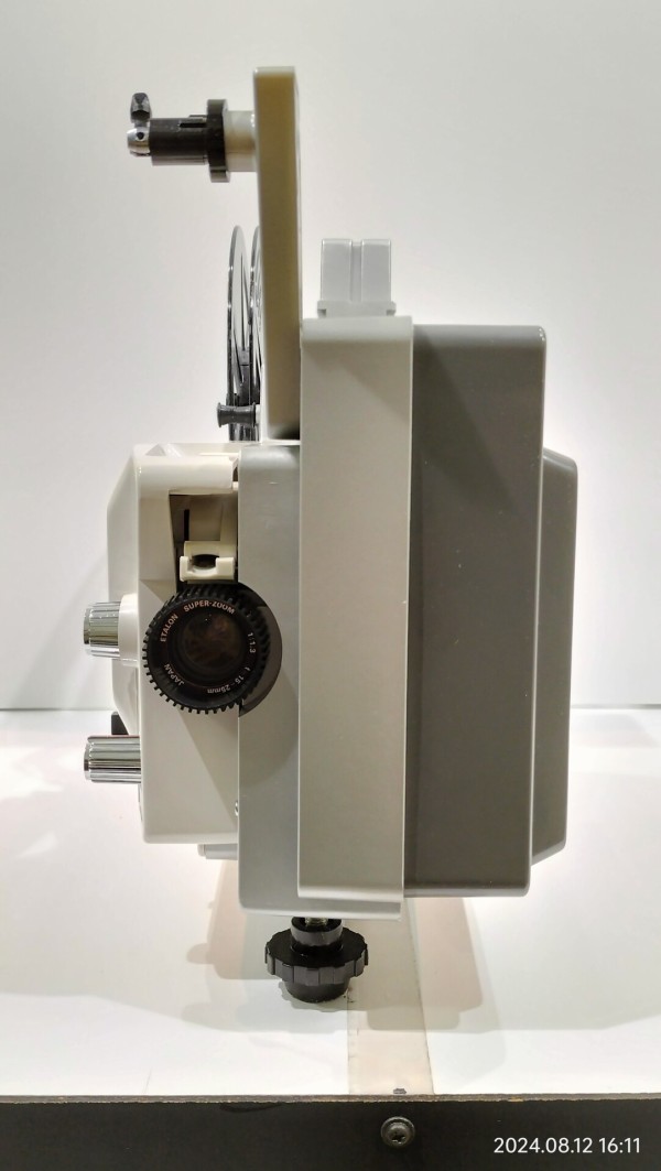 1979/昭和54/COPAL CP70/8mm PROJECTOR for Single8 Super8 Regular8/コパル8ミリ映写機/サイレント専用/18コマ専用/14〜22コマ可変/一時停止/スロー映写/発売時44800円/  : Extinct Media Museum | 絶滅メディア博物館