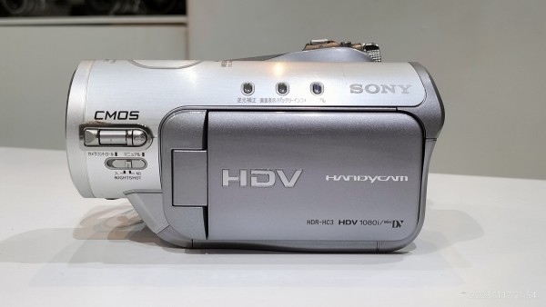 SONY HDR-HC3 HDV miniDV ハンディカム ナイトショット付き 手のひらサイズでハイビジョン撮影――ソニー HDVハンディカム「HDR-HC3