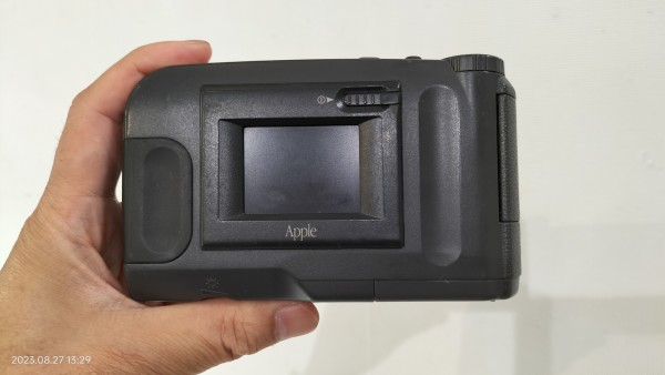 1996/平成8/Apple/QuickTake200/5V  SmartMedia/FujiFilm共同開発/DS-8のOEM/コードネームNeptune/QuickTakeシリーズ最後の製品/ :  Extinct Media Museum | 絶滅メディア博物館