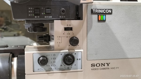 1981/昭和56/SONY/SL-F1/HVC-F1/ベータマックス/ポータブルビデオデッキとビデオカメラのセット/当時世界最小/ :  Extinct Media Museum | 絶滅メディア博物館