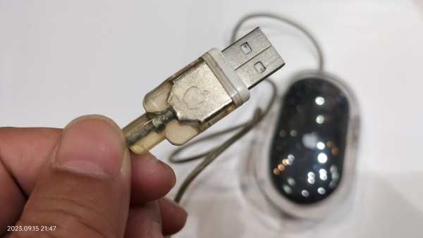 2000/平成12/Apple/Apple Pro Mouse/ゼロボタンマウス/光学センサー