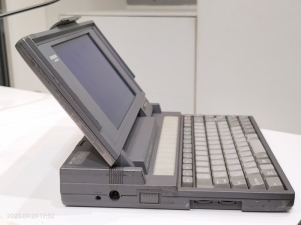1989/平成1/TOSHIBA/DynaBook/J-3100SS 001モデル/初代ダイナブック 