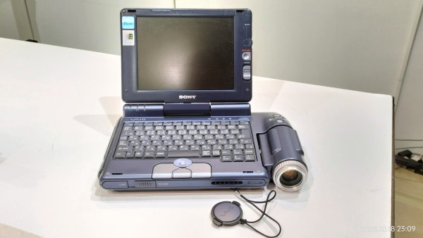 2000/平成12/SONY/PCG-GT1/VAIO GT/バイオGT/パーキャスTV/URecSight/TM5600/6.4型液晶/ライブ発信/光学10倍ズーム/  : Extinct Media Museum | 絶滅メディア博物館