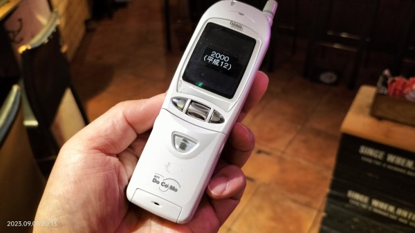 2000/平成12/MITSUBISHI/D502i/DoCoMo/フリップ型/256色STNカラー液晶