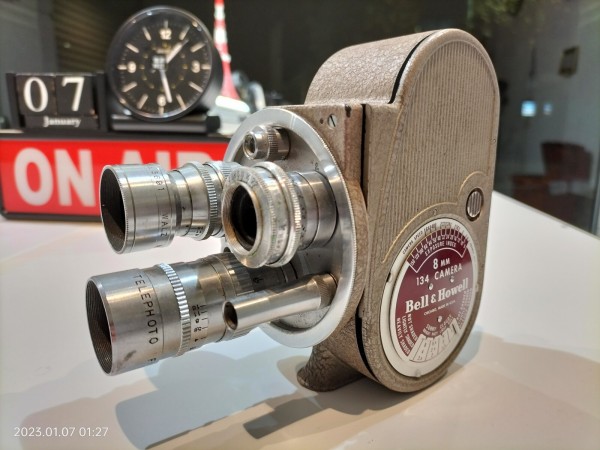 Bell & Howell 134 8mmカメラ　レトロ　ビンテージ s-l400.jpg
