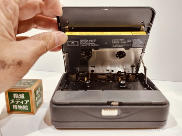 PHILIPS DCC 170 ポータブルカセットレコーダー 1995-09-philipsdcc170-1-