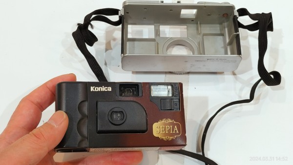 1997/平成9/Konica/撮りっきりコニカもっとMINI セピア/レンズ 1997/平成9/Konica/撮りっきりコニカもっとMINI セピア/レンズ