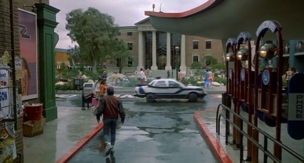 バック・トゥ・ザ・フューチャーPART2のどこにブレードランナーの