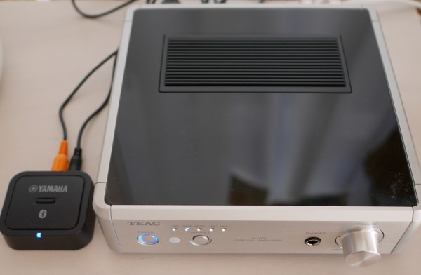 ミニコンポサイズのアンプ TEAC A-H01 をリビングに導入！ : himag