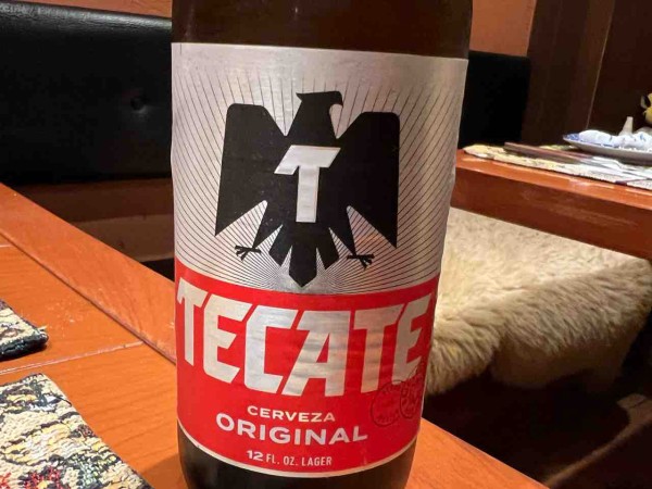 Tecate・テカテは、1944年発売のメキシコのビール : タベシラ - 食べて