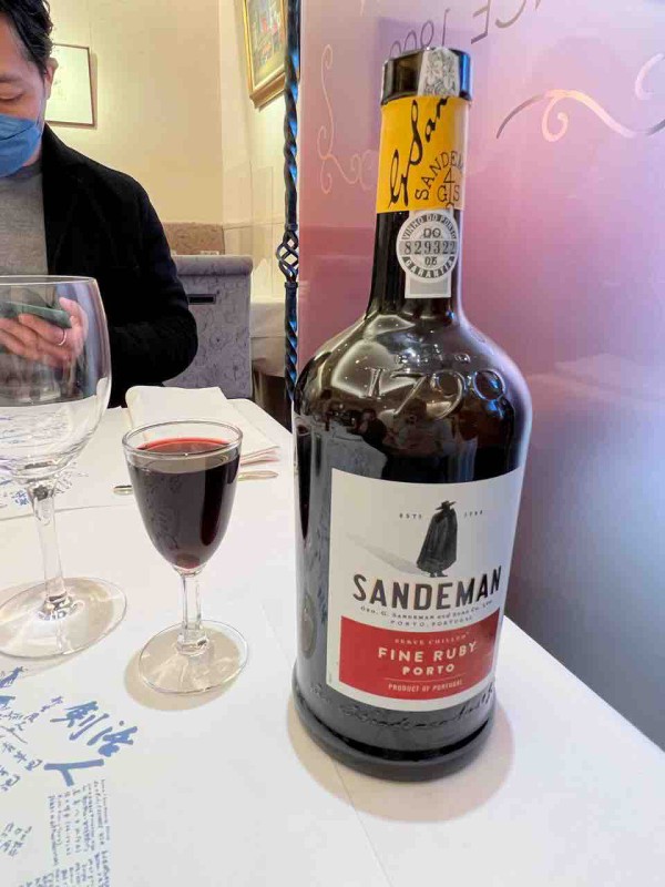 ポルトワイン 食前酒にポートワイン（ポルトワイン）、SANDEMAN FINE RUBY since