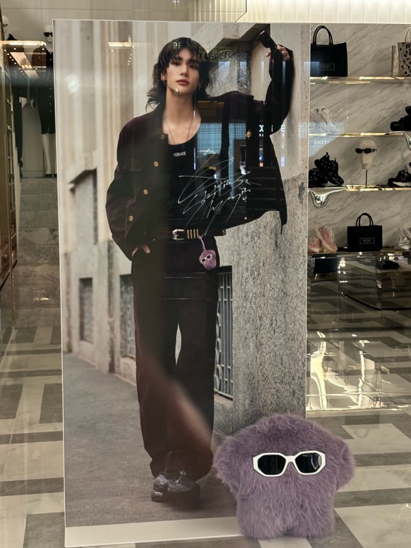 VERSACE銀座 @ Stray Kids ヒョンジン降臨。 : * Fleur de Coeur