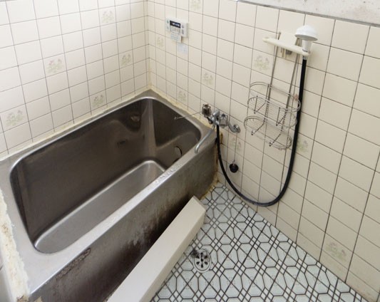 床と壁が極寒 100万円リフォームで30年前のお風呂はこう変わる ひらつー不動産 枚方つーしん