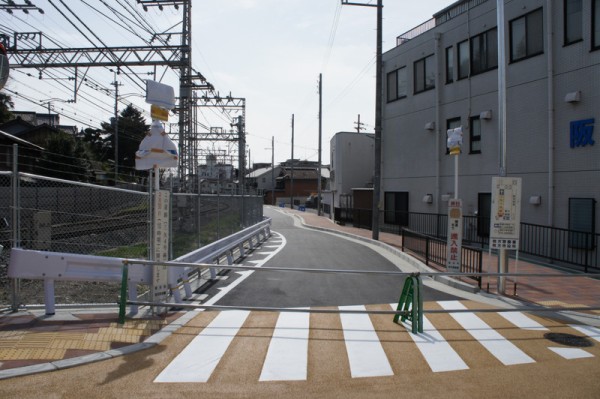 枚方公園駅北側の線路沿いに新しい道路が完成 車で旧1号線を使わずに枚方市駅から枚方公園駅まで行くことも可能に 3月30日開通 枚方つーしん