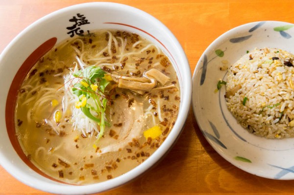 枚方塩元帥 の 天然塩ラーメン 半チャンセット ひらつーグルメ 枚方つーしん