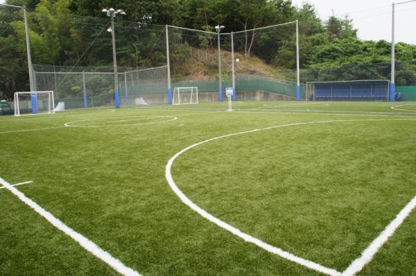 長尾家具町に新井場選手がオーナーの Lateral ラテラウ ってフットサルコートがオープン ええ人工芝 枚方つーしん