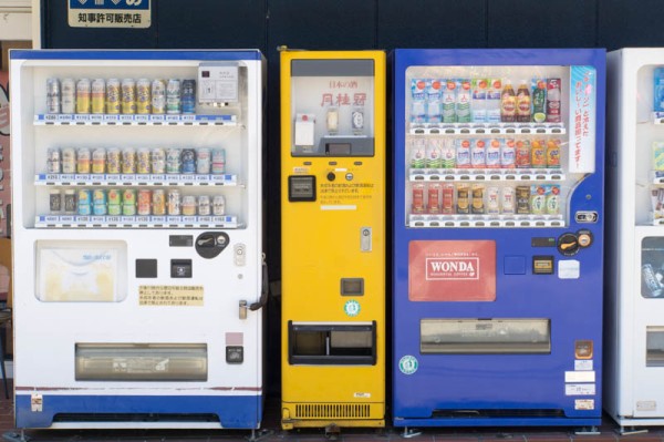 縦長のお酒の自動販売機シリーズ 沢の鶴はエメラルドグリーン編 枚方の自販機 枚方つーしん