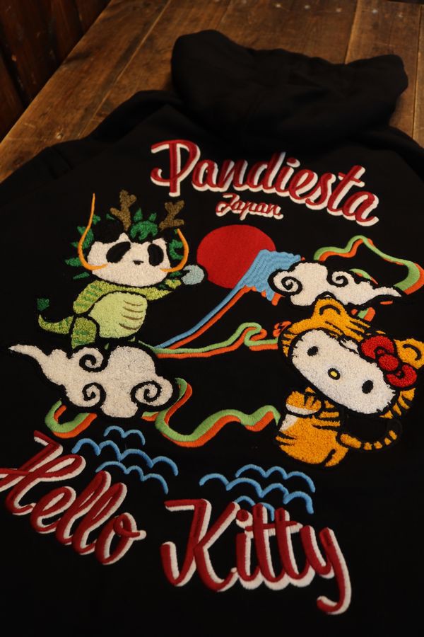キティとパンディエスタがコラボした龍虎フルZipパーカーが入荷