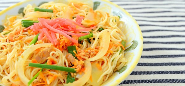 そうめんゆで過ぎたら 炒めてそうめんチャンプルーに 昨日のカレーも大変身 残り物で簡単リメイクアイデア料理