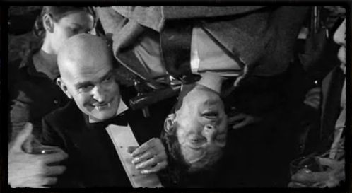 悪夢の中へ 墓場にて 映画をつなげて観るブログ