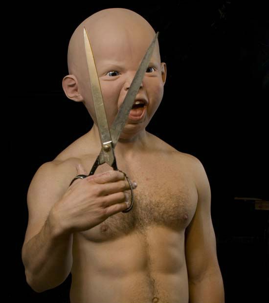 恐怖 不気味すぎる赤ちゃんマスク 大人の体 赤ちゃん顔 ホラー映画のキャラ ホラね 心の隙間を埋める恐怖通信