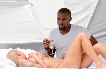 カニエ ウェスト Kanye West の恋人アンバー ローズ Amber Rose トップレス ハリウッドセレブゴシップ 最新海外芸能ニュースブログ