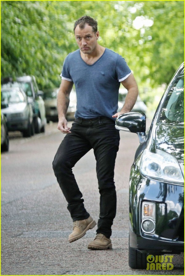 Tシャツの重ね着にチャレンジしてみない ジュードロウのファッション ハリウッド俳優 ベッカムの私服に学べ Safari系メンズファッション 15