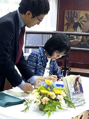 青池保子先生サイン会レポート＆インタビュー : ｜本の泉｜有隣堂｜