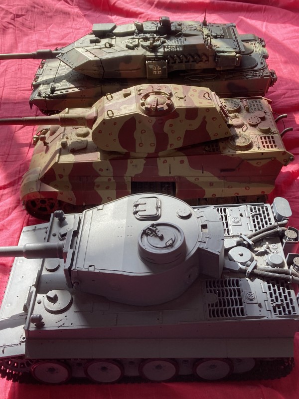 タミヤ 1/16 R/Cタンク レオパルト2 A7V フルオペレーション