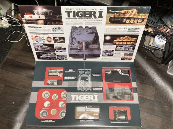 タミヤ 1/16 RCタンク ドイツ重戦車タイガー1初期生産型 フル