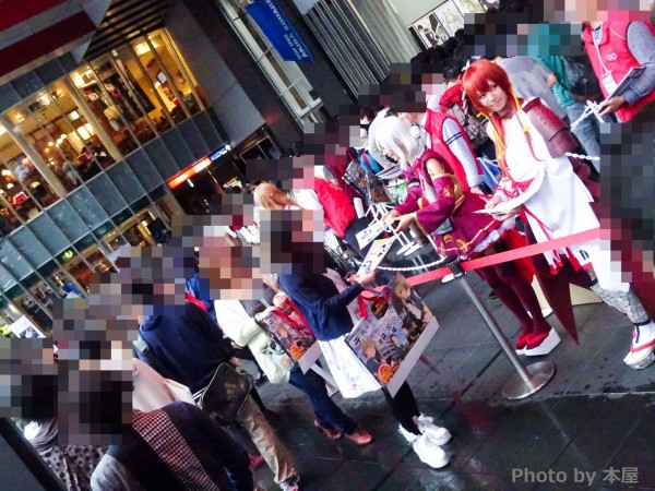 激しい雨もファンの熱気で吹き飛ばす 7万8000人が来場 電撃文庫ファンへの感謝祭 電撃文庫秋の祭典14 が開催 アキバな本屋