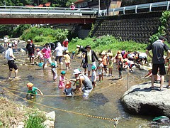 保育園の川遊び 鳥取グルメランチと家族とオレ