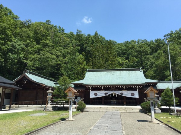 １１１ 山梨縣護國神社 山梨県甲府市 神社と寺と交通安全ステッカー