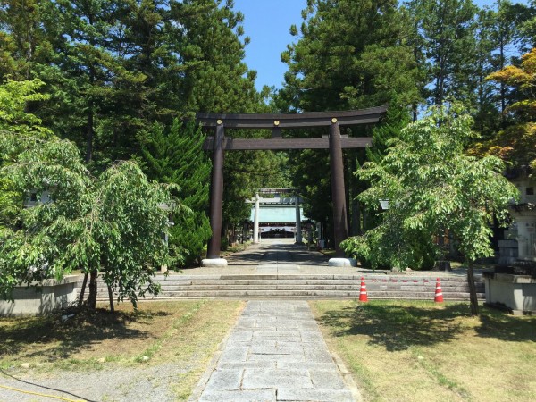 １１１ 山梨縣護國神社 山梨県甲府市 神社と寺と交通安全ステッカー