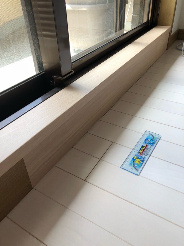 カビだらけの窓の木枠補修 ダイノックシート編 ほわわん子育て絵日記 Powered By ライブドアブログ